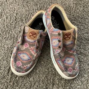 Woman’s twisted-X shoes. Size 6 1/2